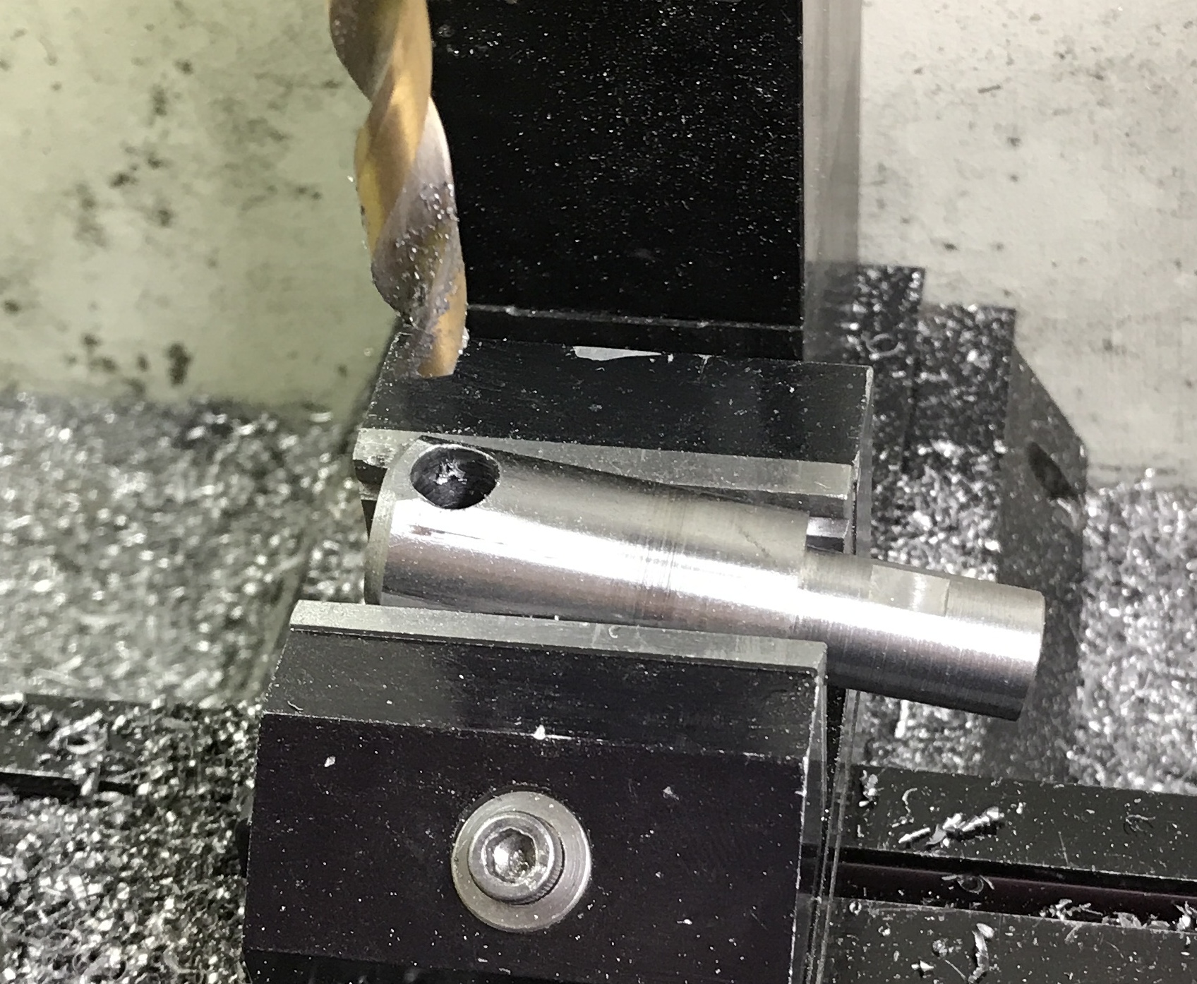 The tool holder drilled at ten degrees for the tool